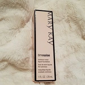Mary Kay Luminous-wear liquid foundation